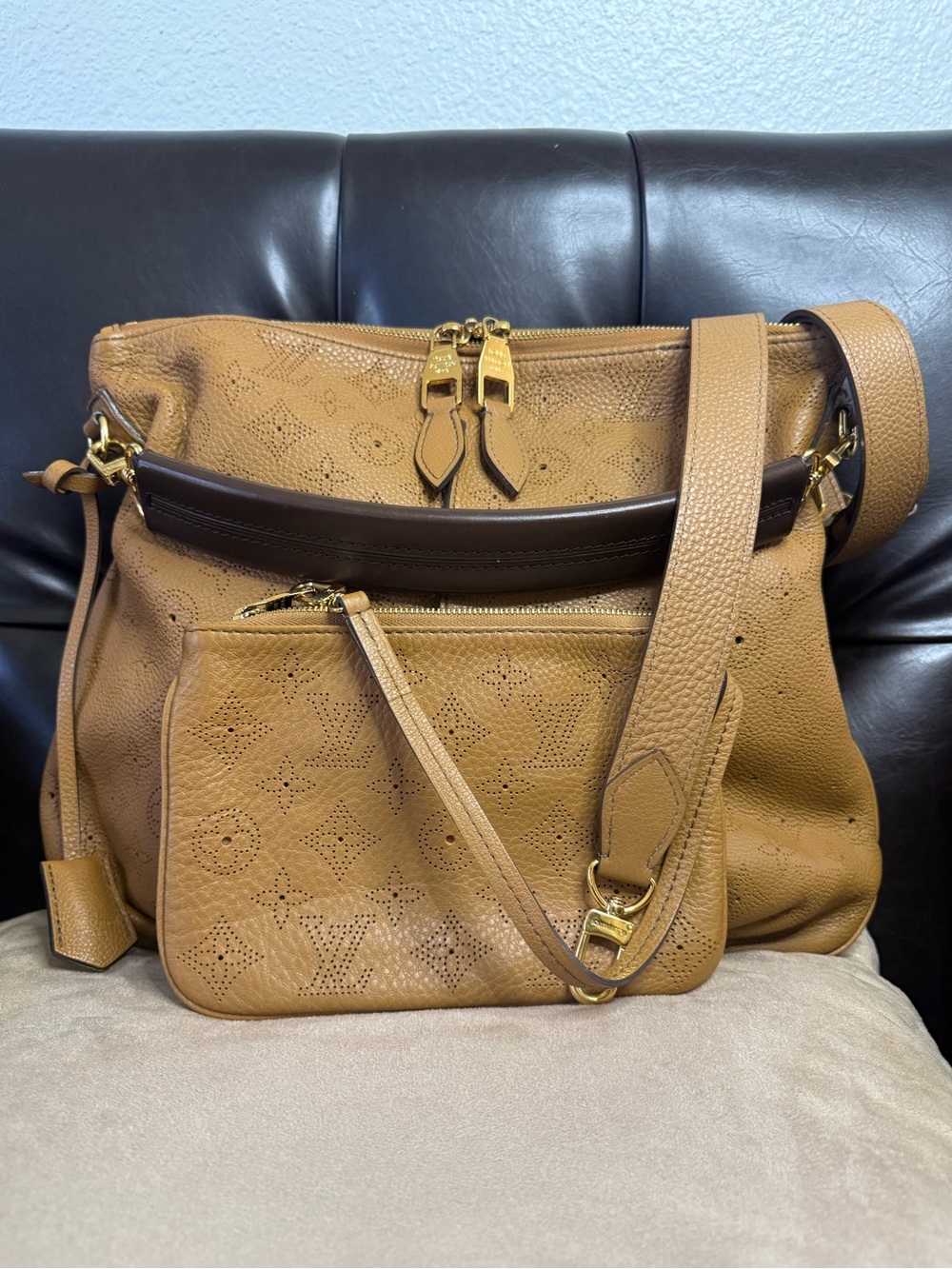 AUTH. LOUIS VUITTON MAHINA SERENE MM 2-Way Handbag/Shoulderbag-Caramel-🔥🔥